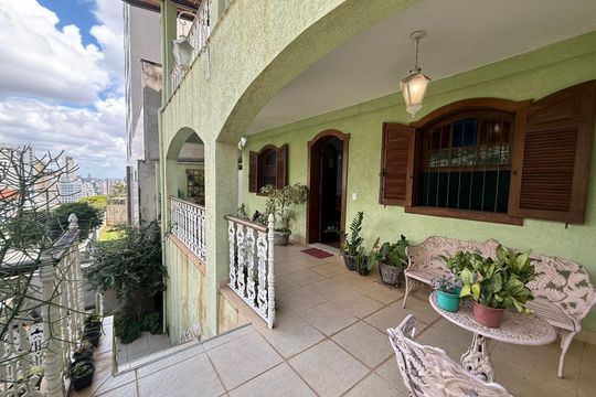 Casa à venda com 4 quartos, 280m² em Serra, Belo Horizonte