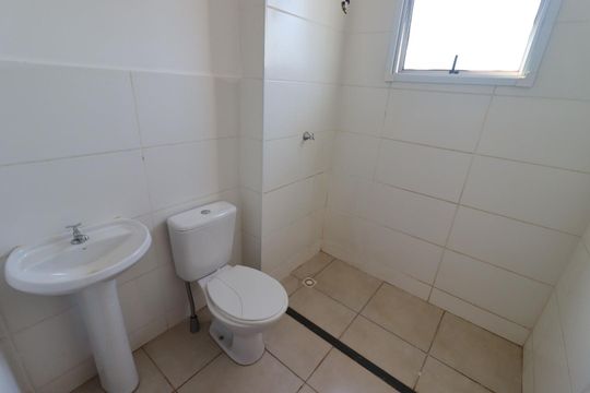 Banheiro de apartamento para alugar com 2 quartos, 43m² em Via Norte, Ribeirão Preto