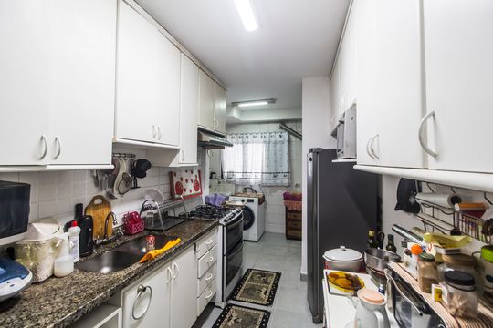 Cozinha de apartamento para alugar com 2 quartos, 182m² em Alphaville, Barueri