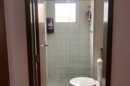 Banheiro de apartamento à venda com 2 quartos, 46m² em Santa Amelia, Belo Horizonte