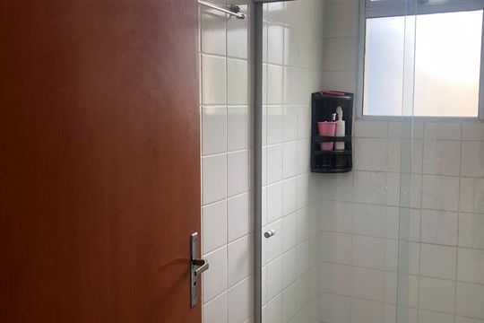 Banheiro de apartamento à venda com 2 quartos, 46m² em Santa Amelia, Belo Horizonte