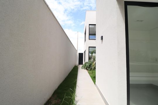 Corredor de casa de condomínio para alugar com 3 quartos, 312m² em Nova Uberlândia, Uberlândia