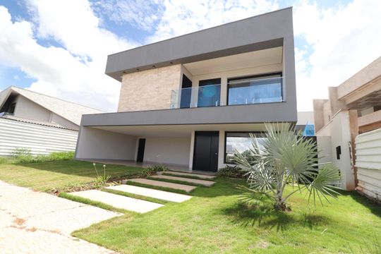 Fachada de casa de condomínio para alugar com 3 quartos, 312m² em Nova Uberlândia, Uberlândia