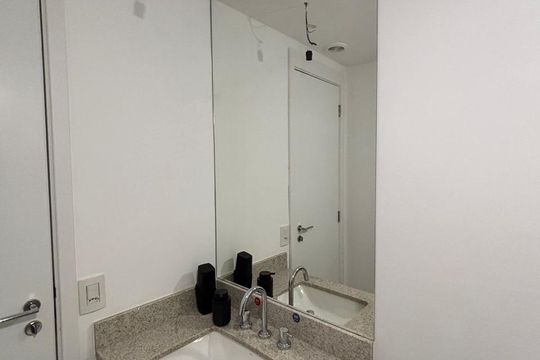 Banheiro de kitnet/studio à venda com 1 quarto, 35m² em Indianópolis, São Paulo