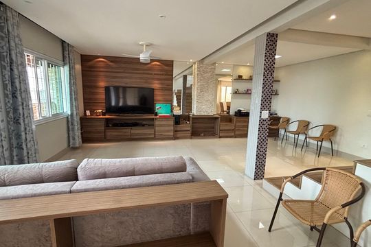 Casa à venda com 4 quartos, 300m² em Jardim Monte Azul, São Paulo