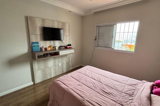 Casa à venda com 4 quartos, 300m² em Jardim Monte Azul, São Paulo