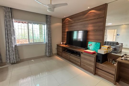 Casa à venda com 4 quartos, 300m² em Jardim Monte Azul, São Paulo