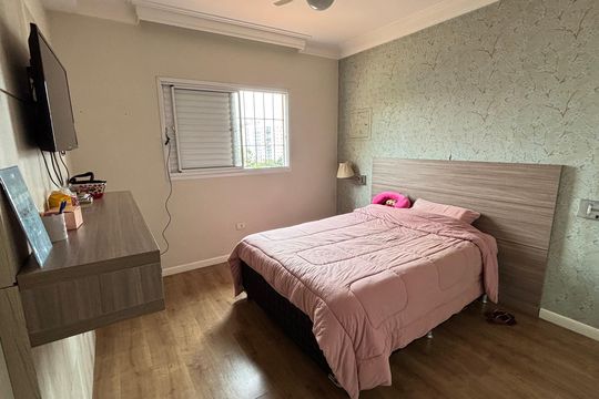 Casa à venda com 4 quartos, 300m² em Jardim Monte Azul, São Paulo