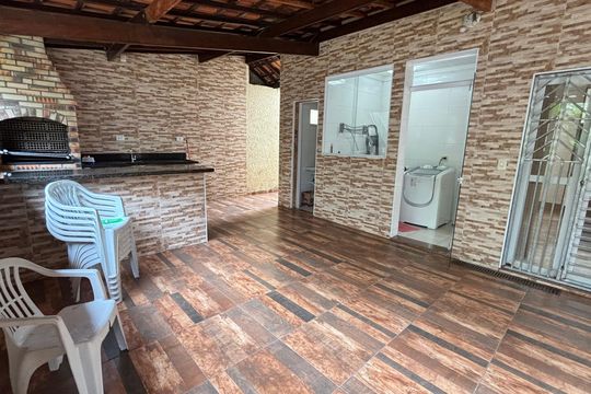 Casa à venda com 4 quartos, 300m² em Jardim Monte Azul, São Paulo