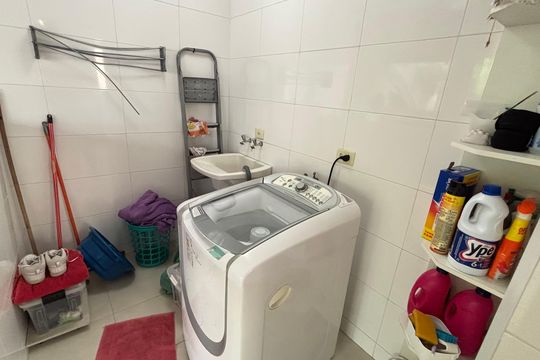 Casa à venda com 4 quartos, 300m² em Jardim Monte Azul, São Paulo