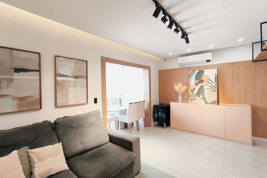 Sala de casa de condomínio à venda com 3 quartos, 106m² em Cidade Nova, Jundiaí