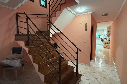 Escada de casa à venda com 3 quartos, 393m² em Parque Sao Vicente, Santo André
