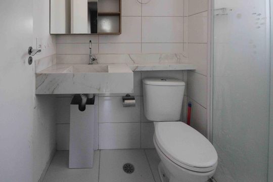 Banheiro de apartamento à venda com 2 quartos, 42m² em Vila Ema, São Paulo