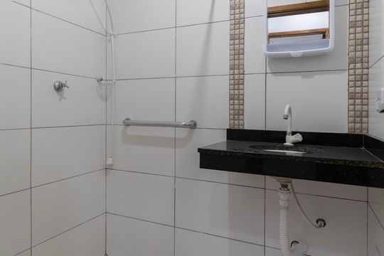 Banheiro de apartamento à venda com 2 quartos, 46m² em Cidade Líder, São Paulo