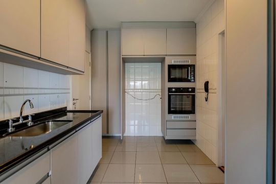 Cozinha de apartamento à venda com 3 quartos, 139m² em Tamboré, Santana de Parnaíba