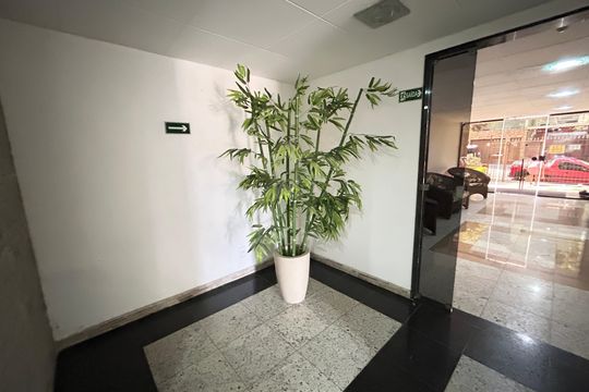 Hall de entrada de apartamento para alugar com 2 quartos, 90m² em Vila Valqueire, Rio de Janeiro
