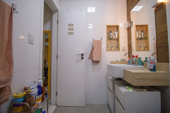 Banheiro de apartamento à venda com 2 quartos, 65m² em Tijuca, Rio de Janeiro