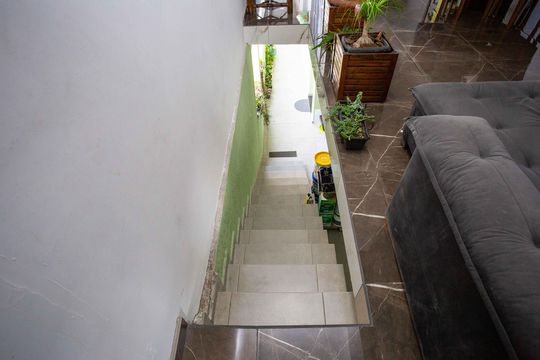 Escada de casa à venda com 6 quartos, 177m² em Centro, Diadema