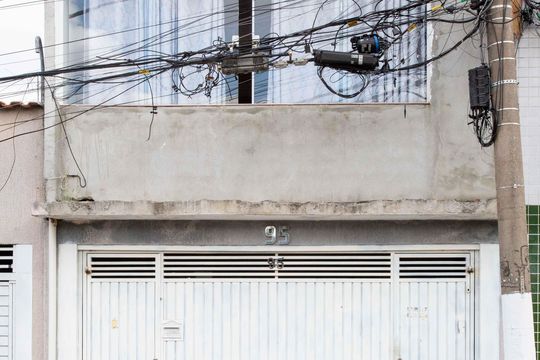 Fachada de casa à venda com 6 quartos, 177m² em Centro, Diadema