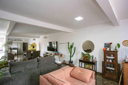 Sala de TV de casa à venda com 6 quartos, 177m² em Centro, Diadema