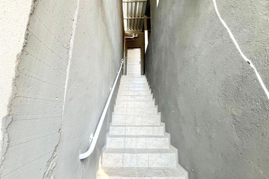 Escada de apartamento para alugar com 2 quartos, 80m² em Jardim Primavera, São Paulo