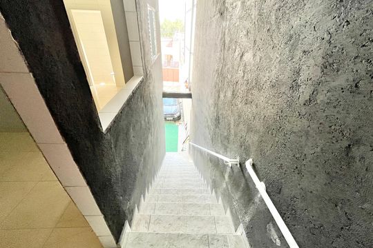Escada de apartamento para alugar com 1 quarto, 35m² em Jardim Primavera, São Paulo