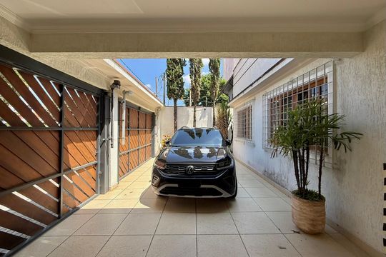 Garagem  de casa à venda com 3 quartos, 220m² em Vila Congonhas, São Paulo