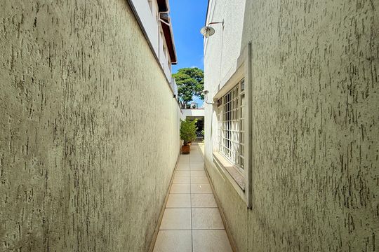 Quintal Lateral  de casa à venda com 3 quartos, 220m² em Vila Congonhas, São Paulo