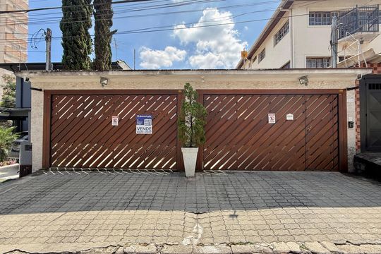 Fachada  de casa à venda com 3 quartos, 220m² em Vila Congonhas, São Paulo