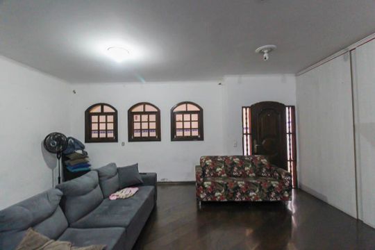 Casa para alugar com 4 quartos, 300m² em Cidade Satelite Santa Barbara, São Paulo