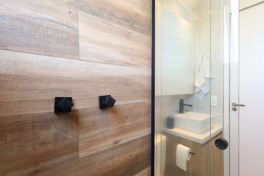 Banheiro de apartamento à venda com 2 quartos, 42m² em Parque Industrial Tomas Edson, São Paulo