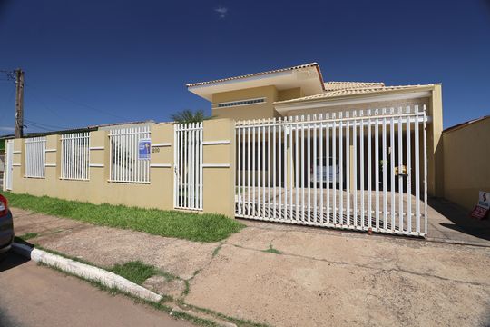Fachada de casa à venda com 3 quartos, 163m² em Mathias Velho, Canoas
