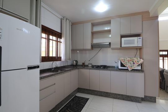 Cozinha de casa à venda com 3 quartos, 163m² em Mathias Velho, Canoas