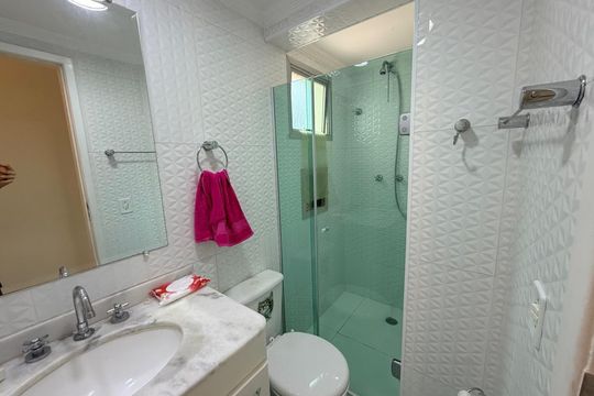 Banheiro de apartamento à venda com 3 quartos, 76m² em Vila Amélia, São Paulo
