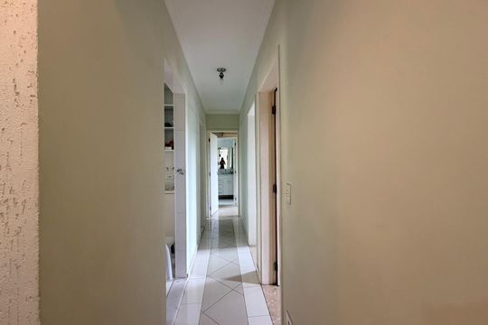Corredor de apartamento à venda com 3 quartos, 76m² em Vila Amélia, São Paulo