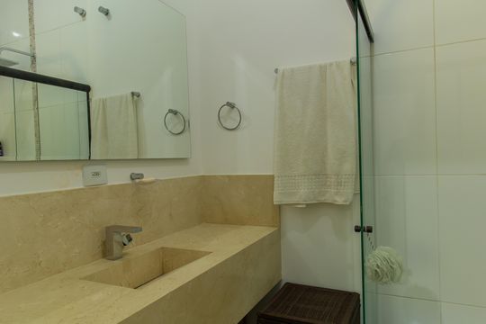 Banheiro da Suíte 3 de casa de condomínio para alugar com 4 quartos, 298m² em Granja Viana Ii, Cotia