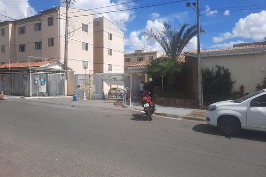 Fachada do Prédio de apartamento para alugar com 2 quartos, 45m² em Jardim Iraci, Campinas