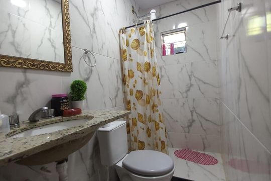 Banheiro de casa à venda com 1 quarto, 45m² em Jacarepaguá, Rio de Janeiro