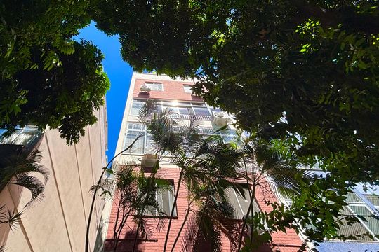Fachada de apartamento à venda com 2 quartos, 75m² em Ipanema, Rio de Janeiro