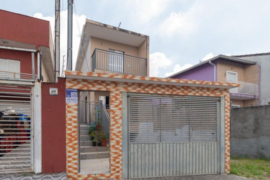 Fachada de casa à venda com 3 quartos, 130m² em Jardim Boa Vista (zona Oeste), Osasco