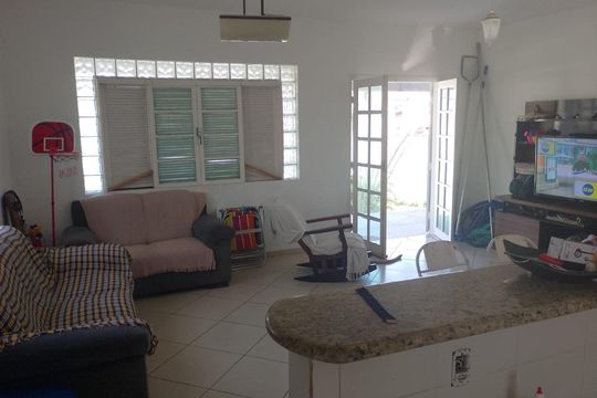 Sala de casa para alugar com 5 quartos, 270m² em Barra de Maricá, Maricá