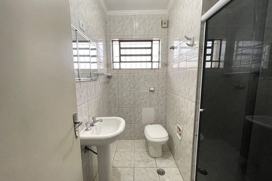 Banheiro 2 de casa à venda com 4 quartos, 200m² em Jardim Esmeralda, São Paulo