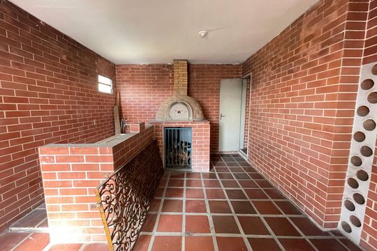 Churrasqueira de casa à venda com 4 quartos, 200m² em Jardim Esmeralda, São Paulo