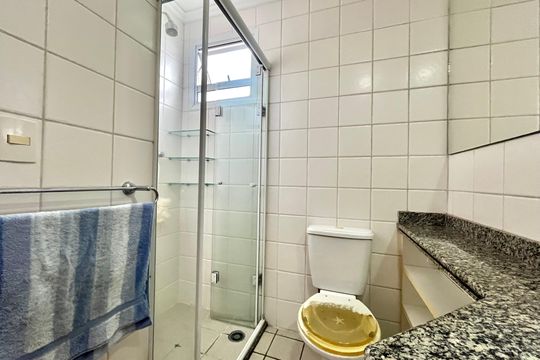 Banheiro de apartamento à venda com 1 quarto, 42m² em Vila Guarani (zona Sul), São Paulo