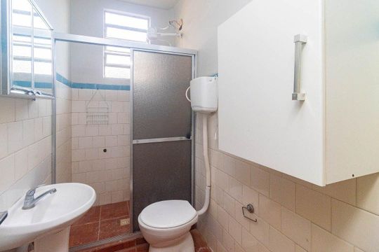 Banheiro de apartamento para alugar com 1 quarto, 37m² em Centro Histórico, Porto Alegre