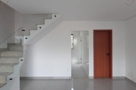 Sala de casa à venda com 3 quartos, 152m² em Santa Amelia, Belo Horizonte