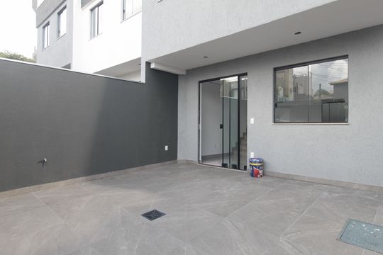 Garagem de casa à venda com 3 quartos, 152m² em Santa Amelia, Belo Horizonte