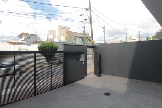 Garagem de casa à venda com 3 quartos, 152m² em Santa Amelia, Belo Horizonte
