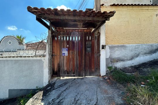 Fachada + Plaquinha de casa à venda com 3 quartos, 210m² em Piedade, Rio de Janeiro