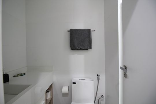 Banheiro Social de apartamento à venda com 1 quarto, 85m² em Barra da Tijuca, Rio de Janeiro